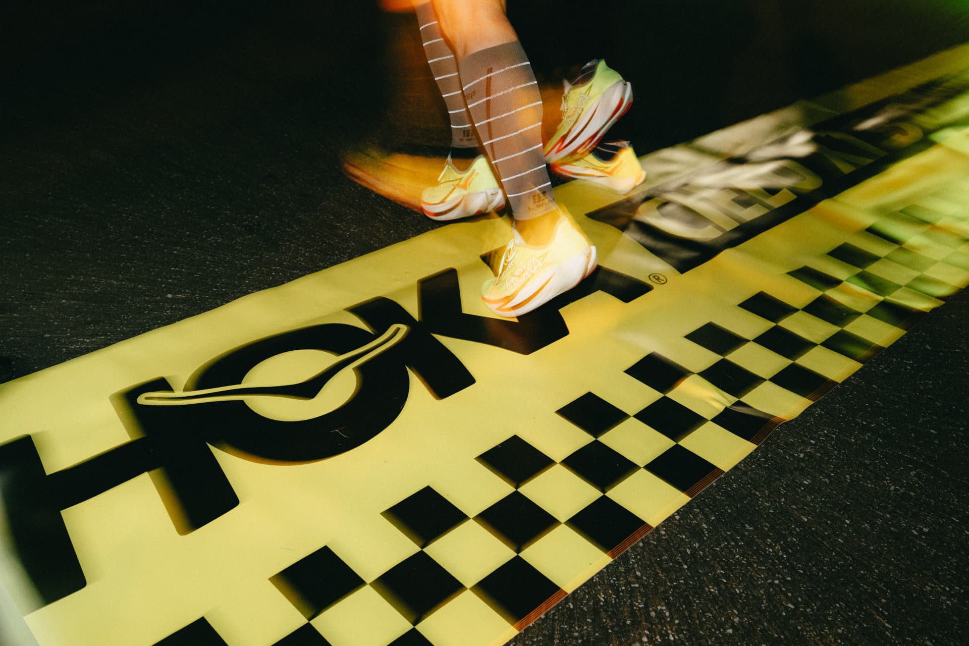 Läufer in Bewegung bei HOKA Event – Eventbegleitung Foto & Film Augsburg